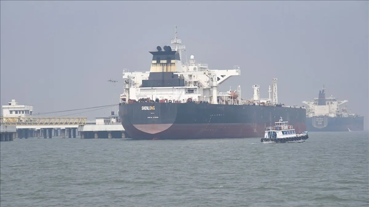 আমিরাতের প্রধান বন্দরের কাছে ট্যাঙ্কার জাহাজে হামলা